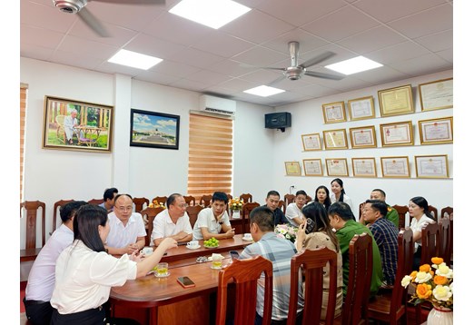 ĐẢNG ỦY, UBND CÁC PHƯỜNG ĐẾN THĂM, CHÚC MỪNG CÔNG TY NHÂN KỶ NIỆM 22 NĂM NGÀY DOANH NHÂN VIỆT NAM